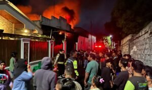 FOTO KEBAKARAN GUDANG GIRIAN JAYA